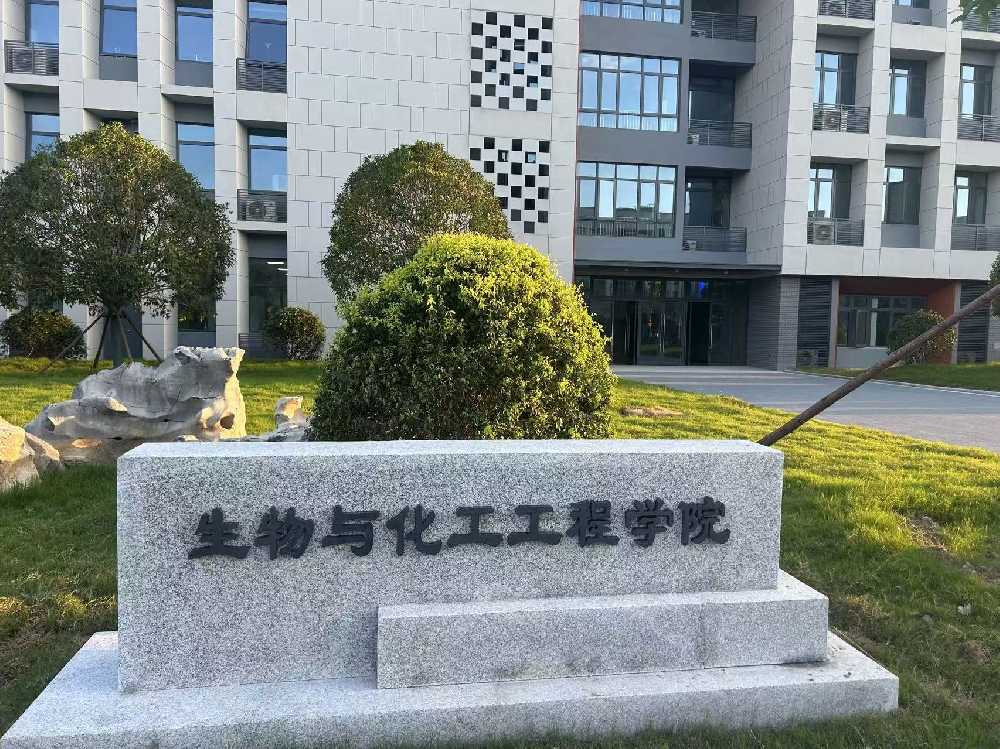 高州市扬州职业大学体育场高杆灯项目